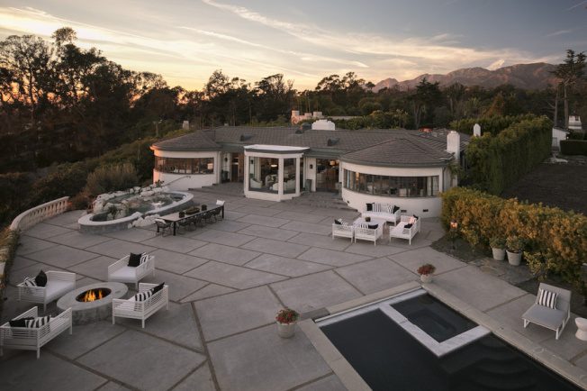劉少奇之女劉婷曾經擁有的加州海景豪宅，目前掛牌出售。(Riskin Partners提供)