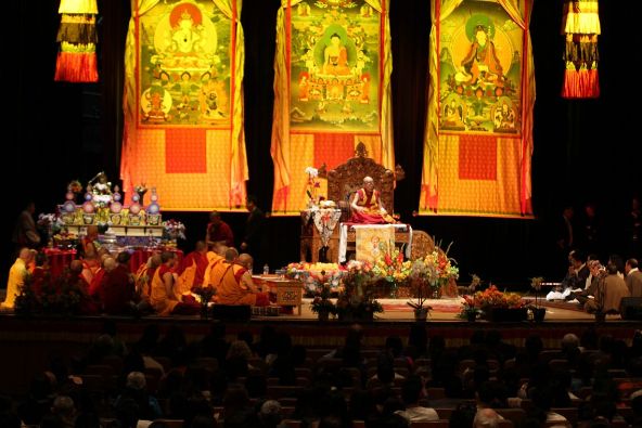 达赖喇嘛尊者在明尼苏达州与藏人会面，而后前往波士顿