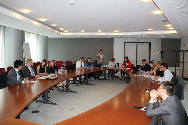 藏人行政中央驻布鲁塞尔办事处代表扎西平措先生和欧洲议会人权委员会主席托马斯 ·曼恩先生在会议上