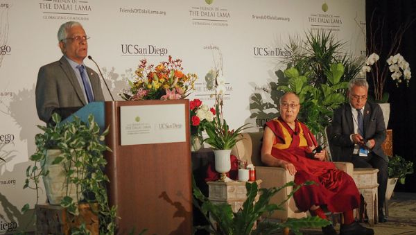 达赖喇嘛尊者参观圣地亚哥动物园并会见印度和西藏人