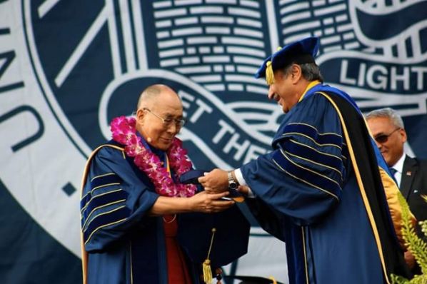 達賴喇嘛尊者在加州大學聖地亞哥分校畢業典禮上發表精彩演講