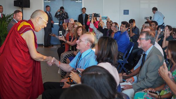 达赖喇嘛尊者在圣地亚哥会见媒体并发表演说