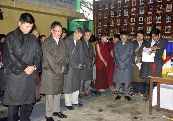 藏人行政中央内阁为自焚者巴桑顿珠祈福