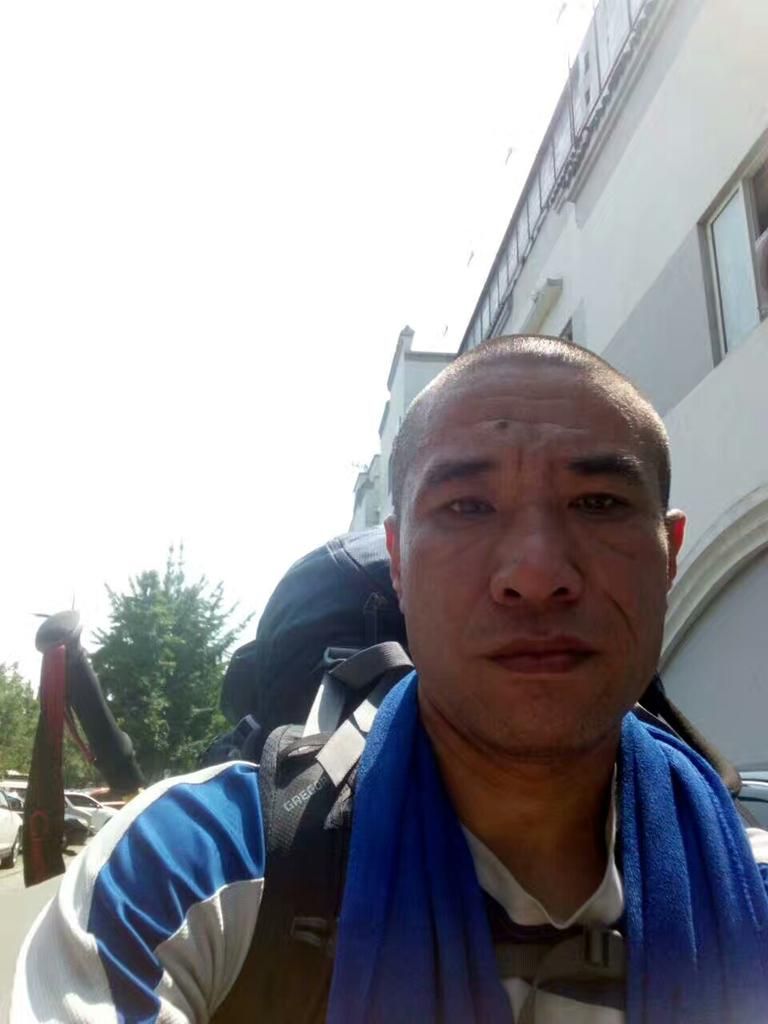 广东海祭被捕者何霖、卫小兵昨日释放 已遣送回老家
