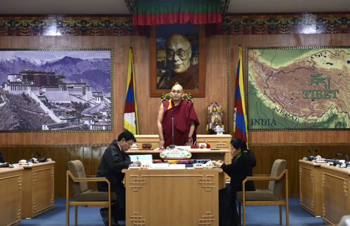 议长堪布索朗丹培宣布第十六届西藏人民议会第四次会议开幕 2017年9月19日 照片/DIIR