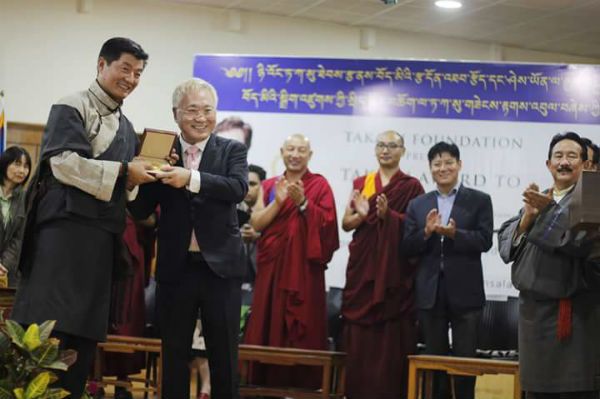 藏人行政中央司政洛桑森格荣获日本“高田”奖