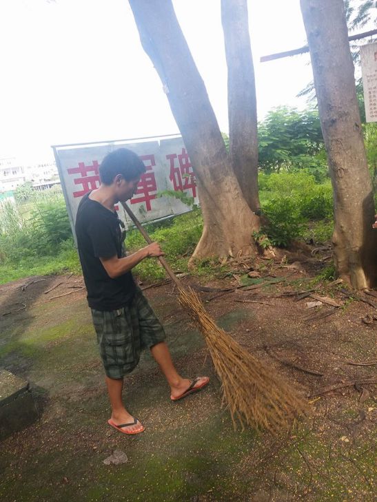 滞泰难民在孤军墓纪念双十节