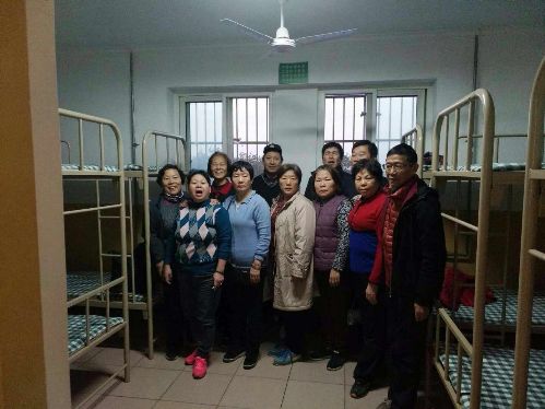 上海访民进京被截关押在北京南站的驻京办黑监狱