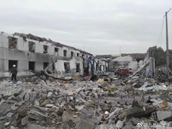 宁波大爆炸至少死亡20多人，官方防风是“水雷”引爆