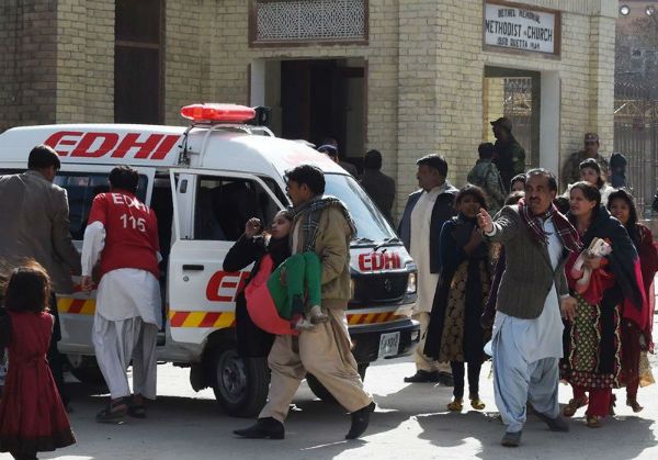 2名自杀炸弹客攻击巴基斯坦西南部奎达市的教堂，当地警方表示当前已造成5死16伤。（法新社提供）