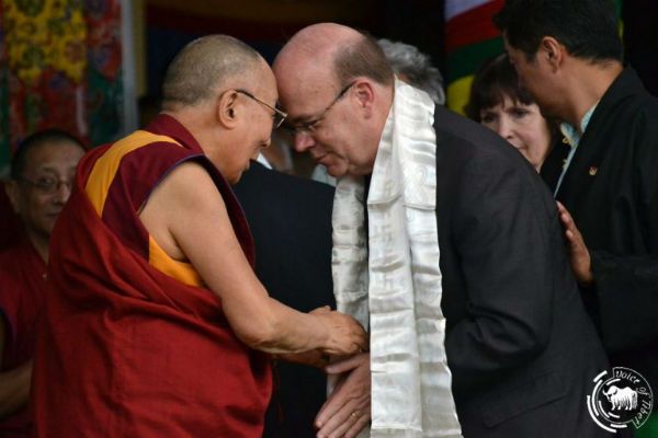 美议员关切西藏喇荣佛学院命运吁国会采取行动
