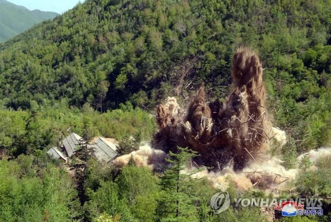 朝鲜炸毁核试验场视频曝光 场面壮观