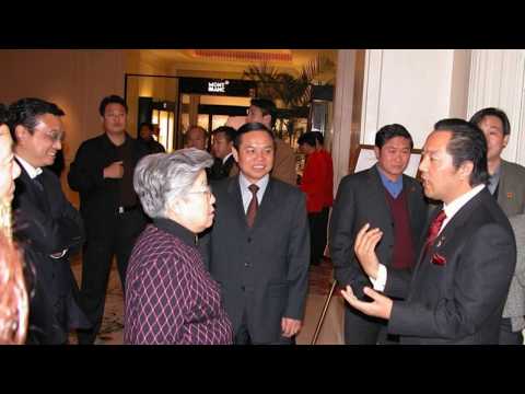 年青時的郭文貴，文貴先生髮布的2003年照片，與當時的吳儀副總理，李克強省委書記，薄熙來商務部長一起。