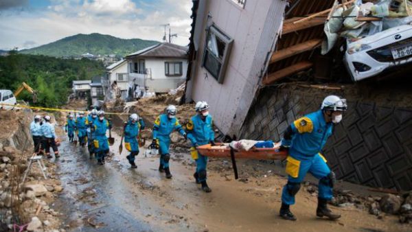 岡山縣的倉敷市整個泡在泥水之中，數千戶人家停水停電