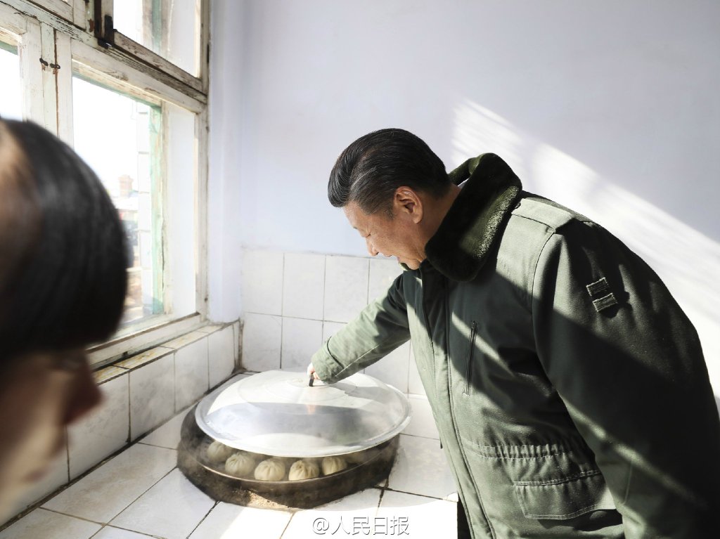 习近平揭包子锅 2017.jpg