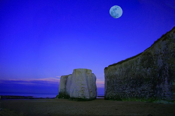 fullmoon-600.jpg
