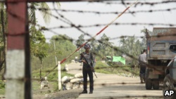 缅甸警察在缅甸若开邦北部巡逻(2017年9月6日)