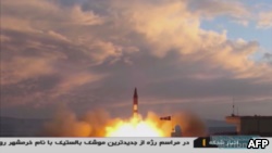 伊朗国营电视台2017年9月23日播放的一枚霍拉姆沙赫尔导弹发射的画面。 一天前，此款导弹在伊朗首都德黑兰一次高规格阅兵中首次展示。