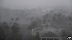 飓风艾玛的“风眼”经过佛罗里达州那不勒斯。（2017年9月10日）