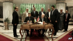 哈马斯和法塔赫的代表在开罗签署和解协议