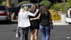 三女子在拉斯维加斯前往医院打探仍无消息的朋友