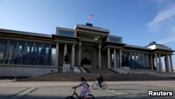 蒙古乌兰巴托成吉加广场的议会大厦