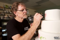 科罗拉多州“杰作蛋糕店”店主、蛋糕设计师杰克·菲利普斯 (照片来源: ADF)
