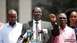 代表全国超级联盟（NASA）参选肯尼亚总统的反对党领袖拉伊拉·奥廷加2017年9月26日在内罗毕举行的一次记者会上讲话