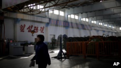 朝鲜平壤的一家电线制造厂